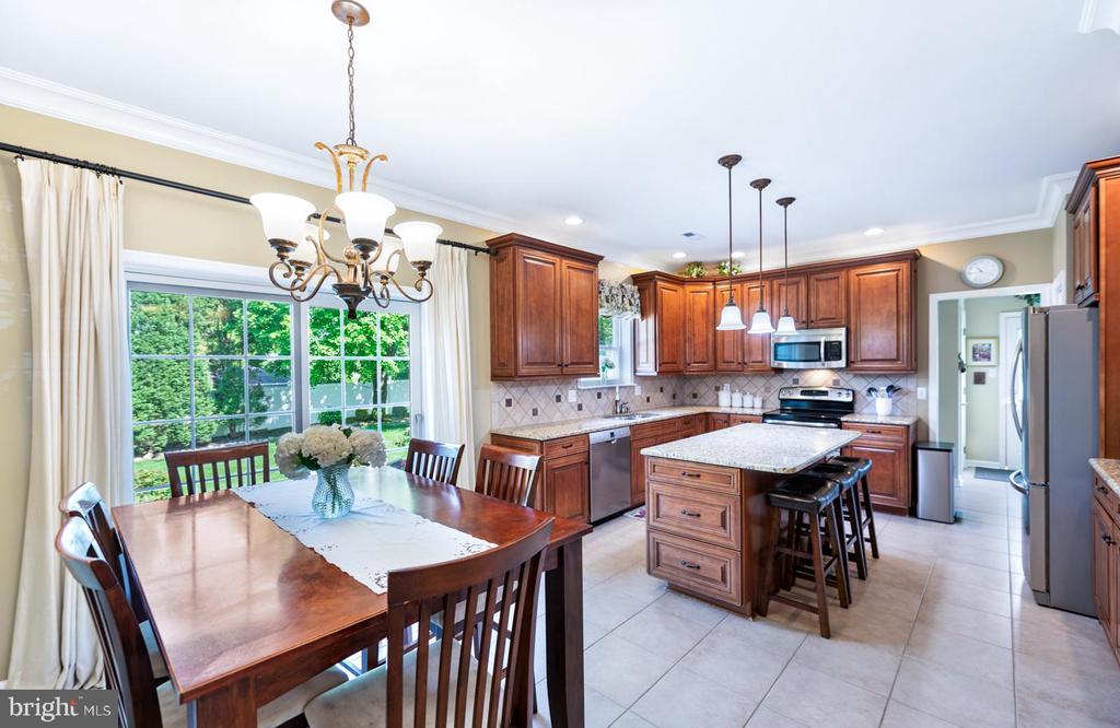 3841 VINCENT DRIVE