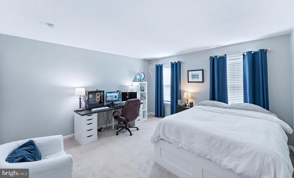 3841 VINCENT DRIVE