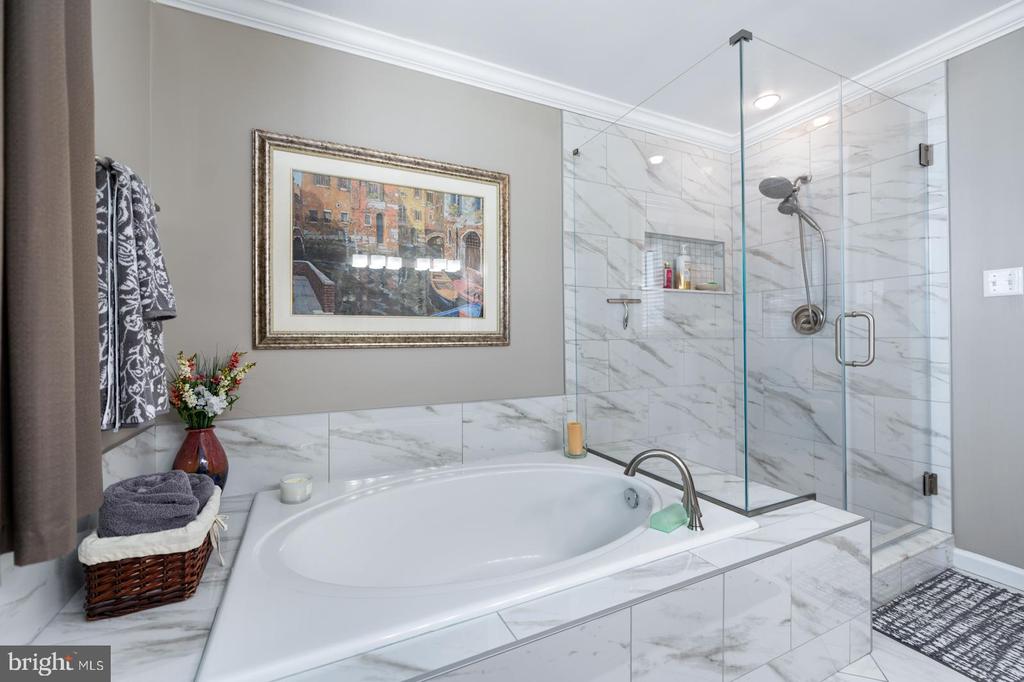 3841 VINCENT DRIVE
