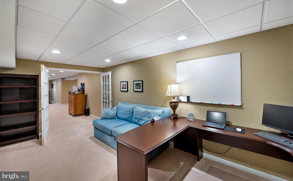 3841 VINCENT DRIVE