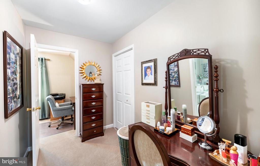 3841 VINCENT DRIVE