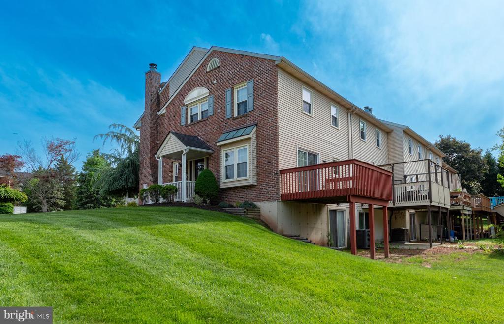 548 SUSAN DRIVE