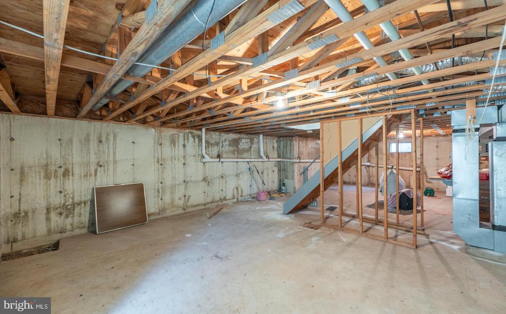 548 SUSAN DRIVE