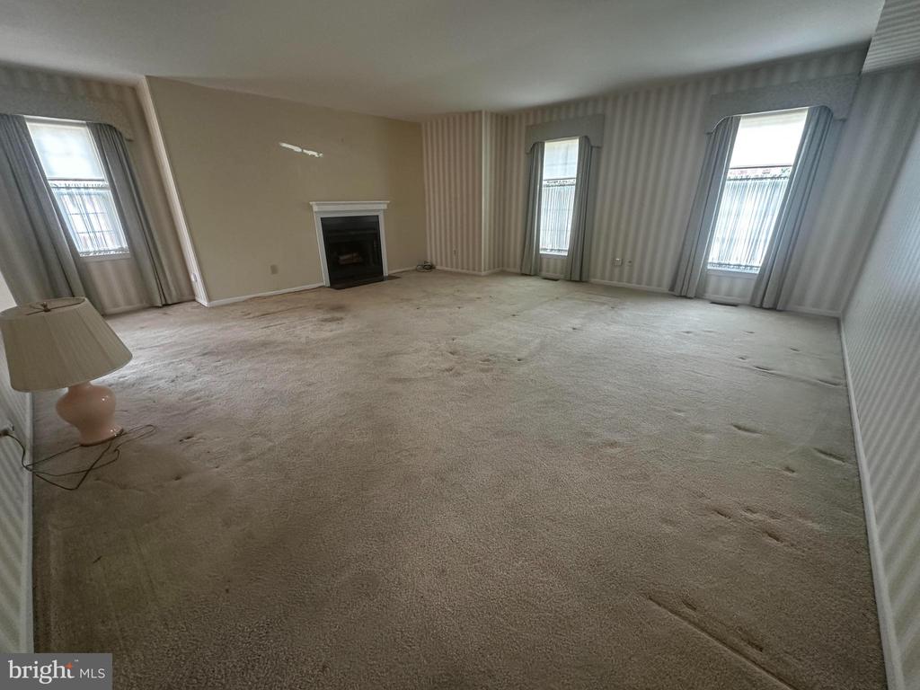 548 SUSAN DRIVE