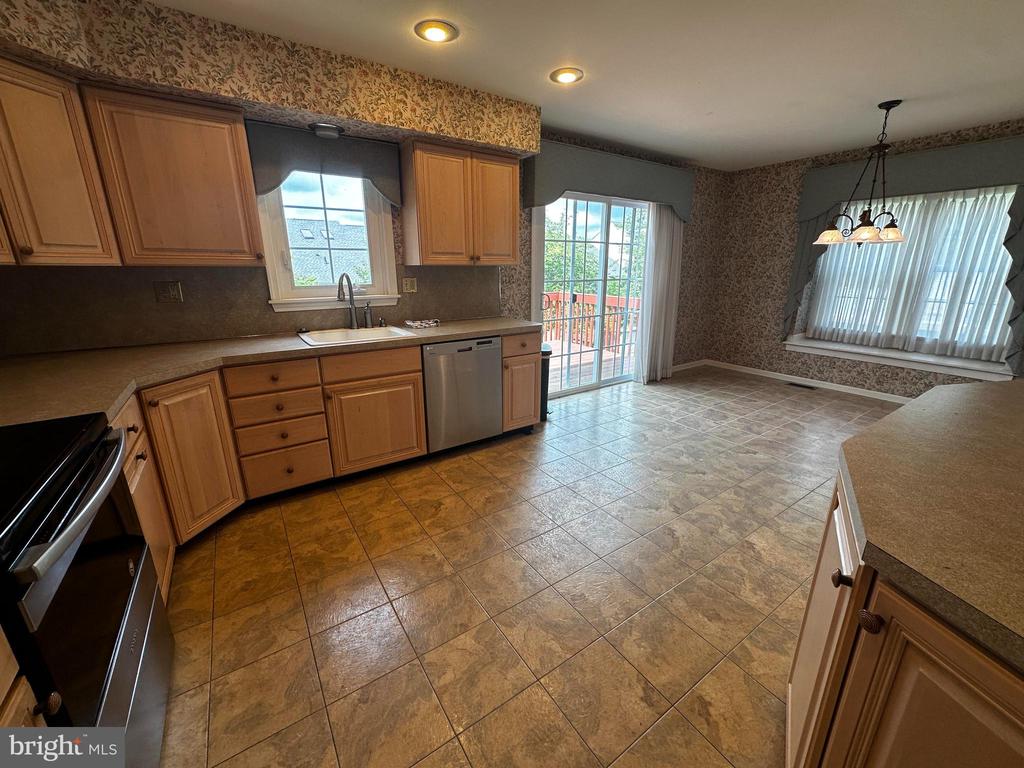 548 SUSAN DRIVE