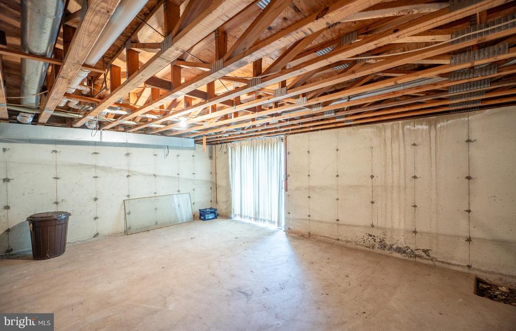 548 SUSAN DRIVE