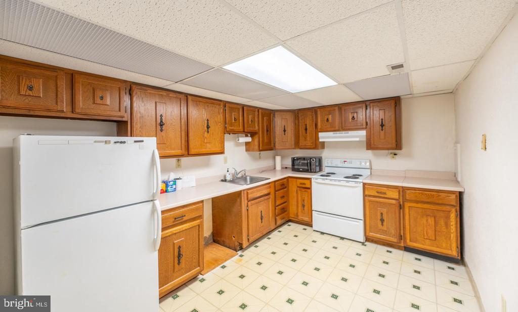 3131 FOREST LANE Unit: E-20