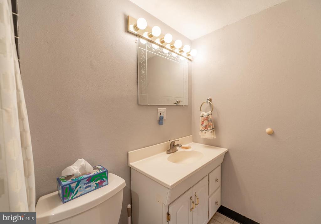 3131 FOREST LANE Unit: E-20