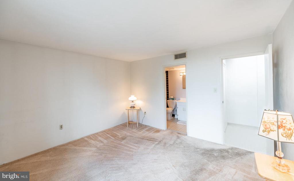 3131 FOREST LANE Unit: E-20