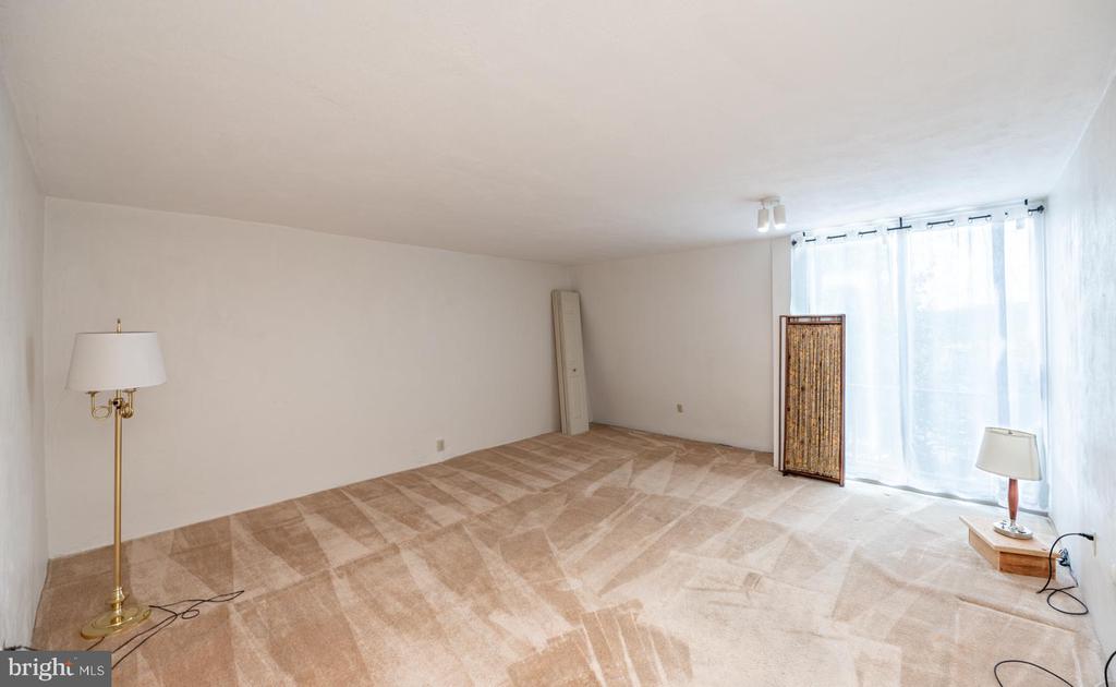 3131 FOREST LANE Unit: E-20