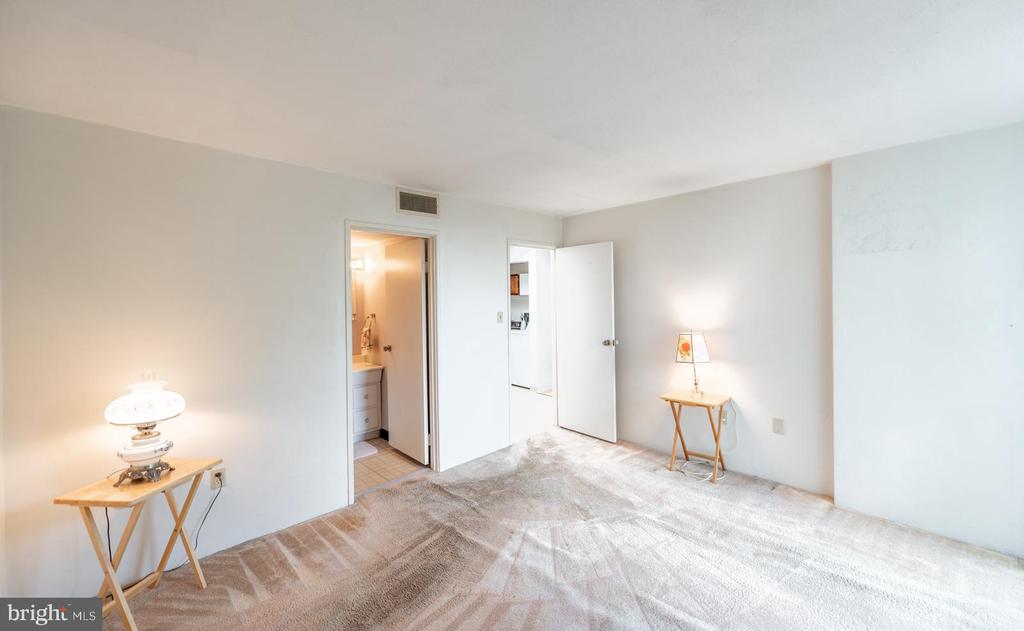 3131 FOREST LANE Unit: E-20