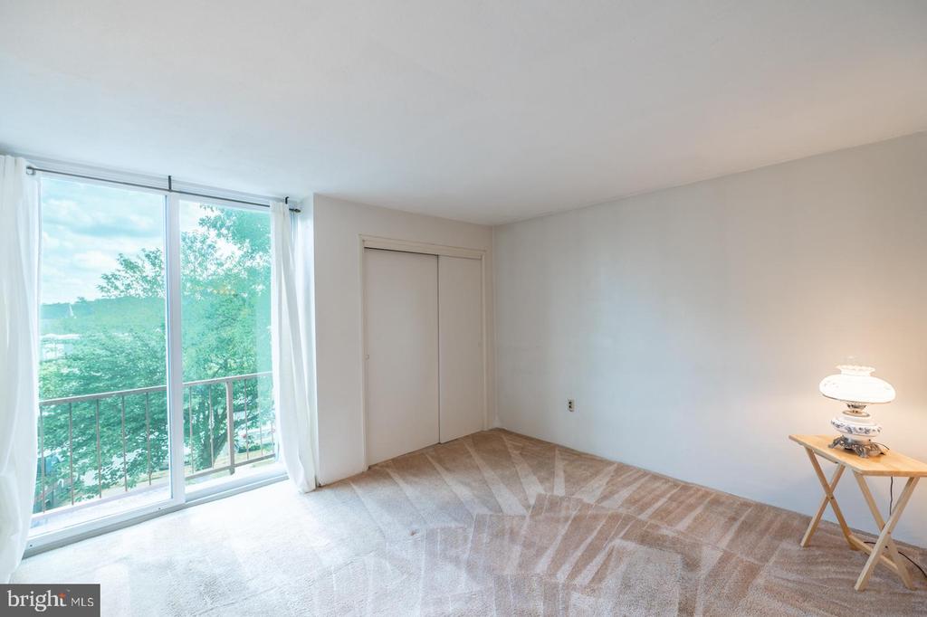 3131 FOREST LANE Unit: E-20