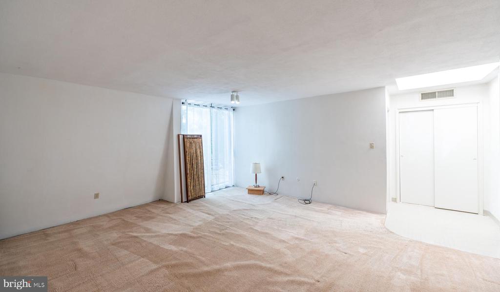 3131 FOREST LANE Unit: E-20