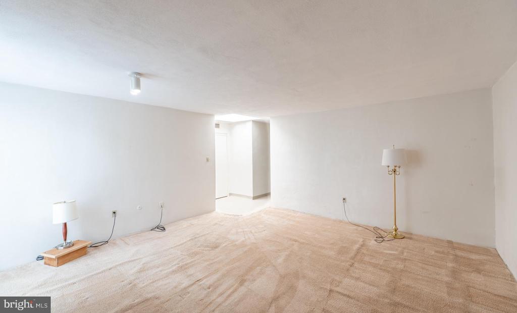 3131 FOREST LANE Unit: E-20