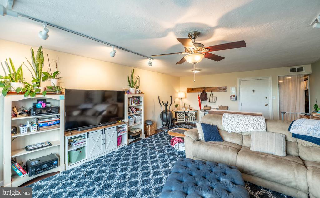 3121 FOREST LANE Unit: D-10