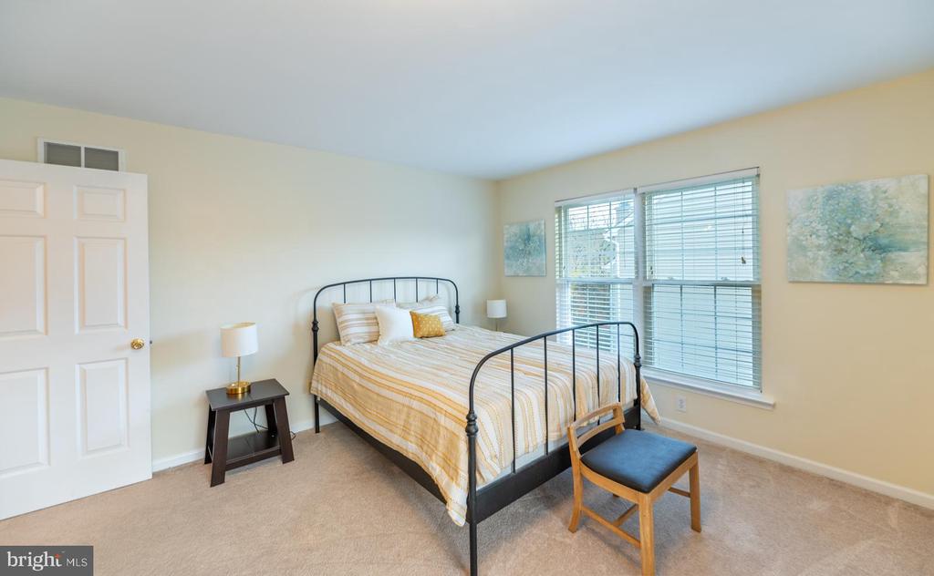 1016 FALLBROOK LANE