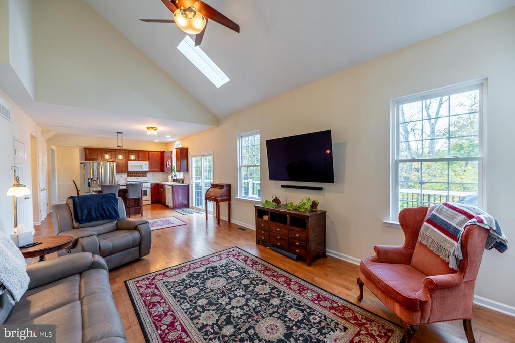 1016 FALLBROOK LANE