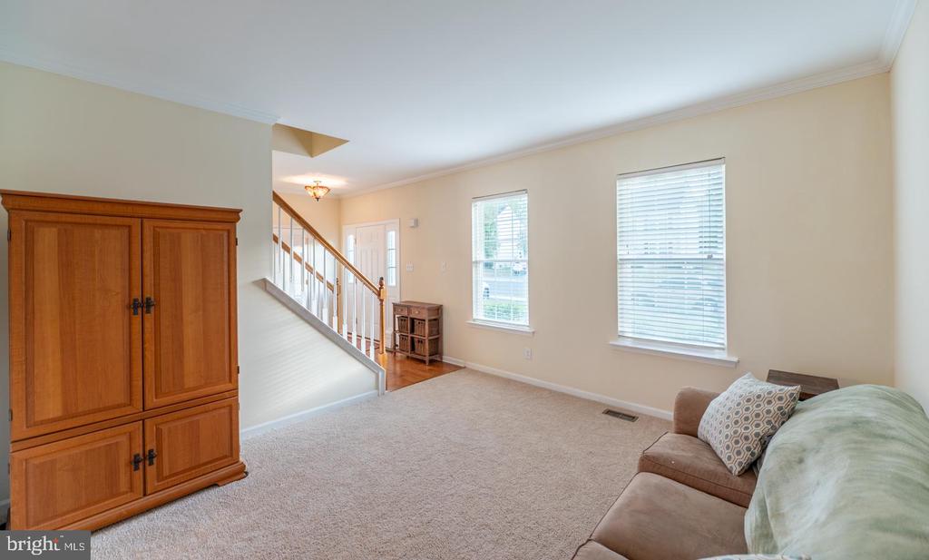 1016 FALLBROOK LANE