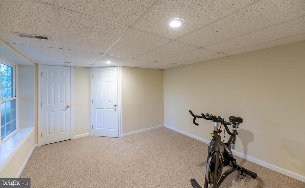 1016 FALLBROOK LANE