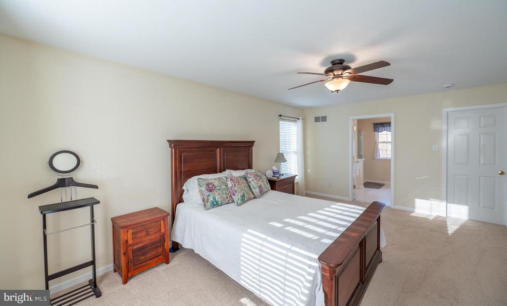 1016 FALLBROOK LANE