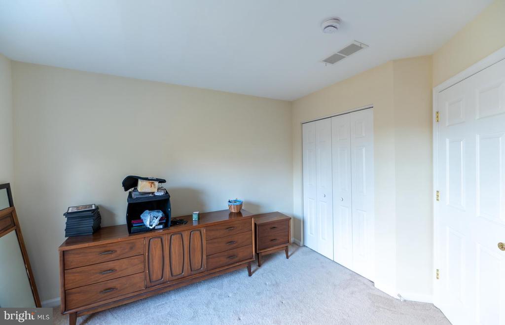 1016 FALLBROOK LANE