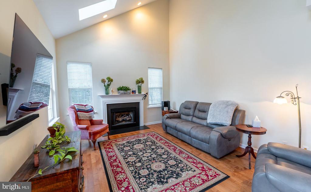 1016 FALLBROOK LANE