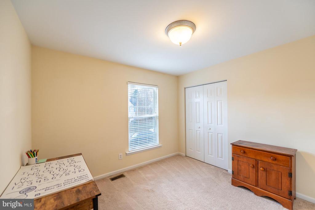 1016 FALLBROOK LANE