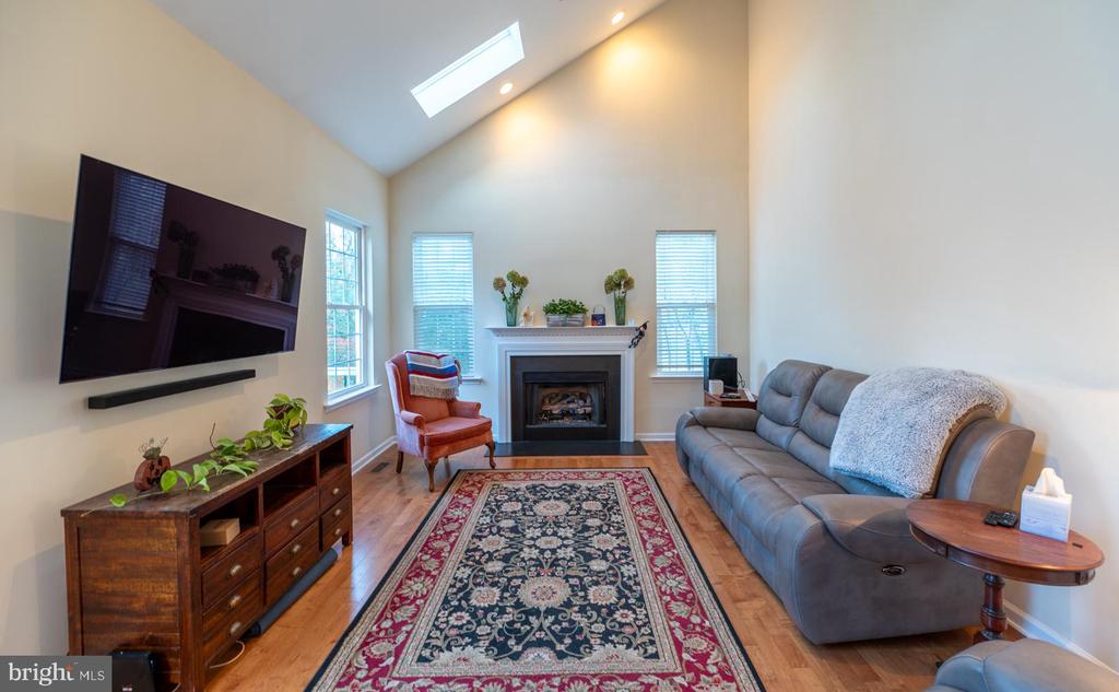 1016 FALLBROOK LANE