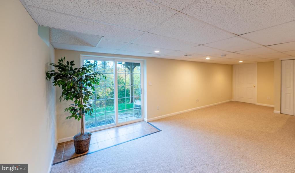 1016 FALLBROOK LANE