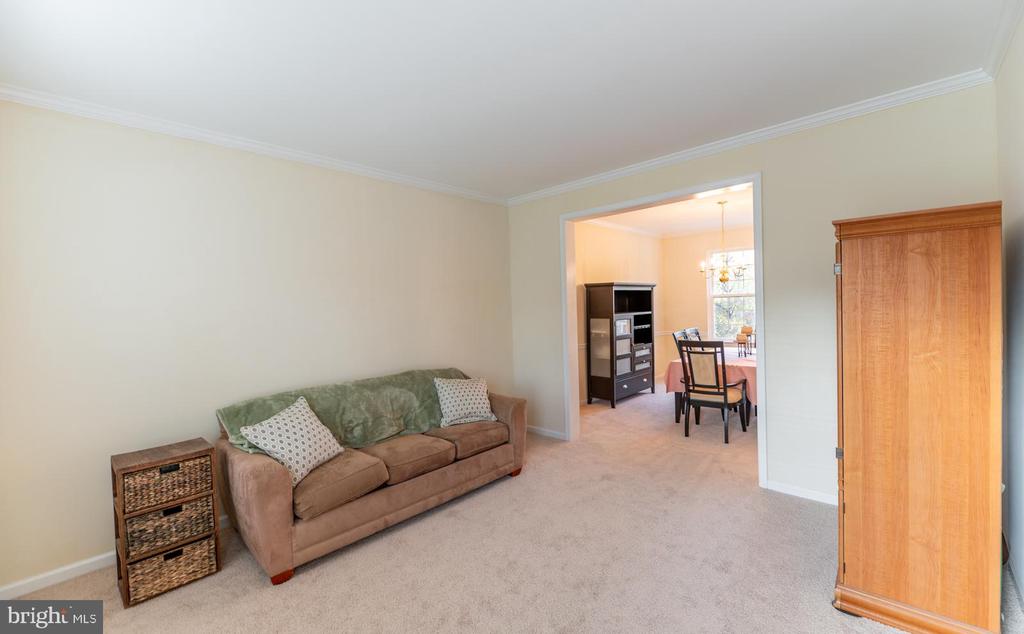 1016 FALLBROOK LANE