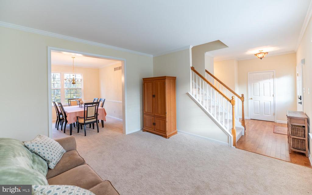 1016 FALLBROOK LANE