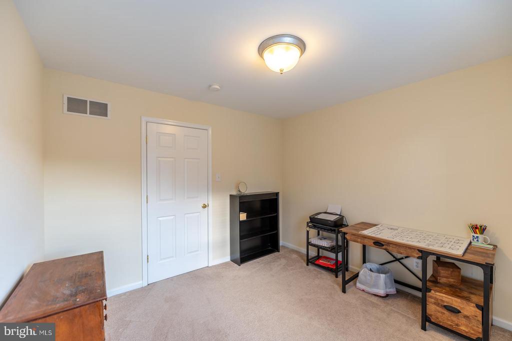1016 FALLBROOK LANE