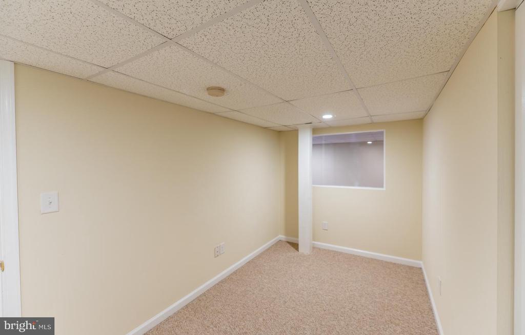 1016 FALLBROOK LANE