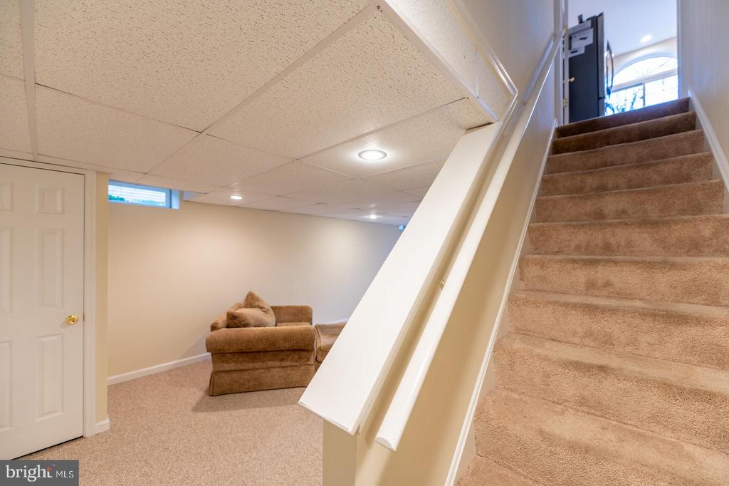 1016 FALLBROOK LANE