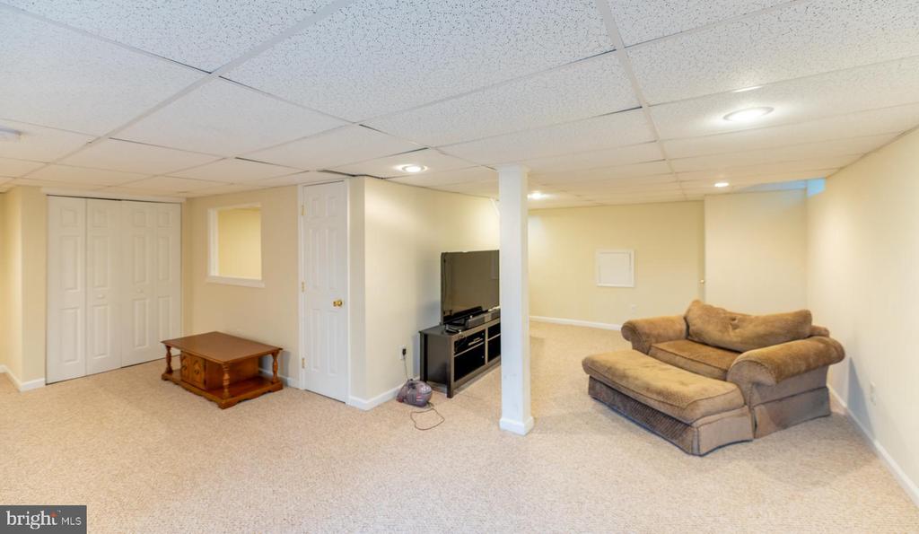 1016 FALLBROOK LANE