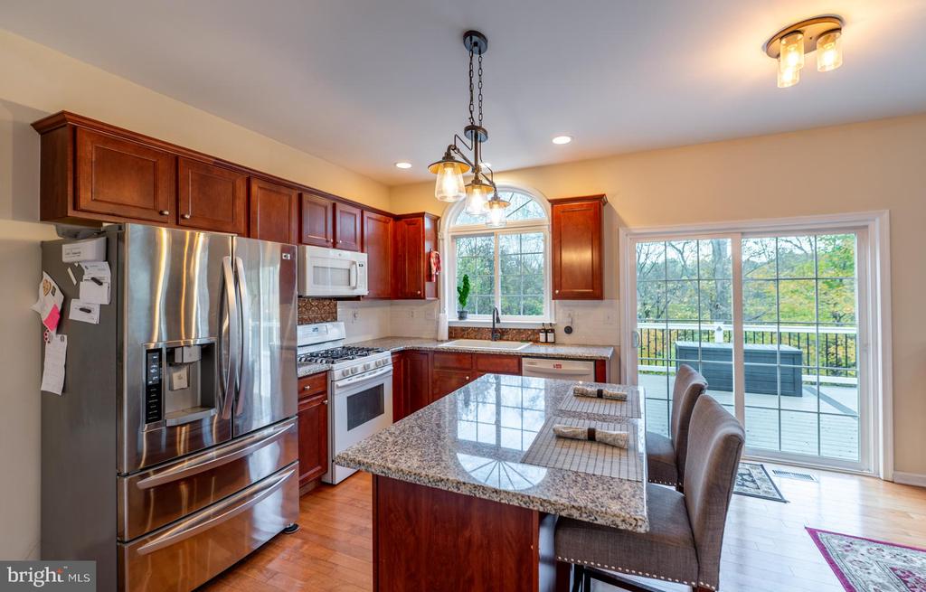 1016 FALLBROOK LANE