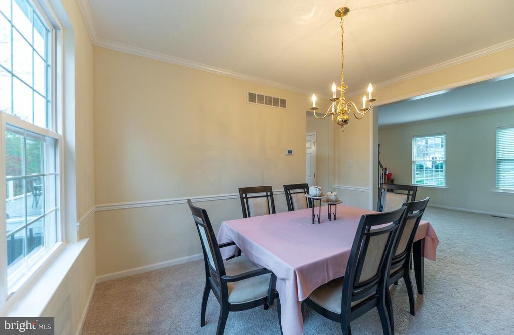 1016 FALLBROOK LANE