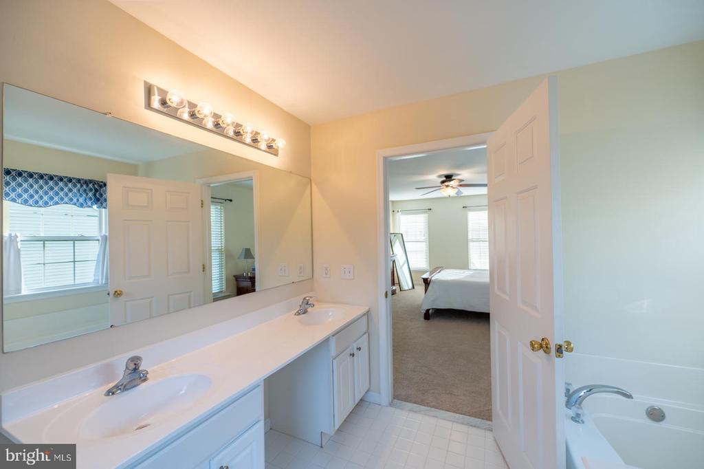 1016 FALLBROOK LANE