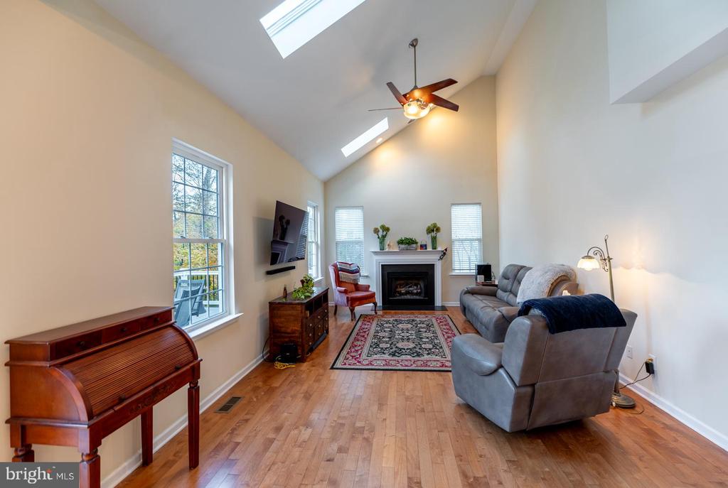 1016 FALLBROOK LANE