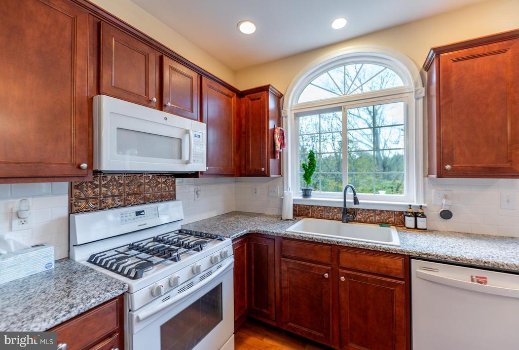 1016 FALLBROOK LANE