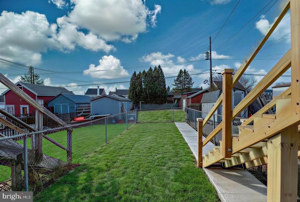 220 RAILROAD AVENUE