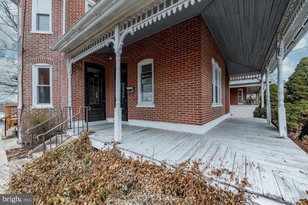 631 MAIN STREET Unit: APT #1