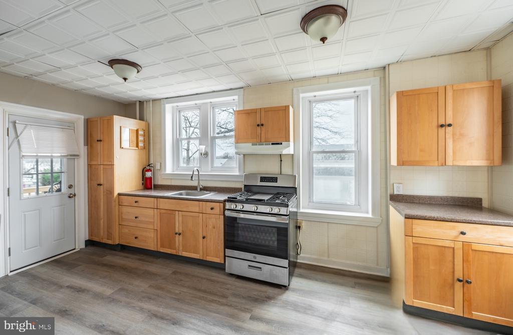 631 MAIN STREET Unit: APT #1