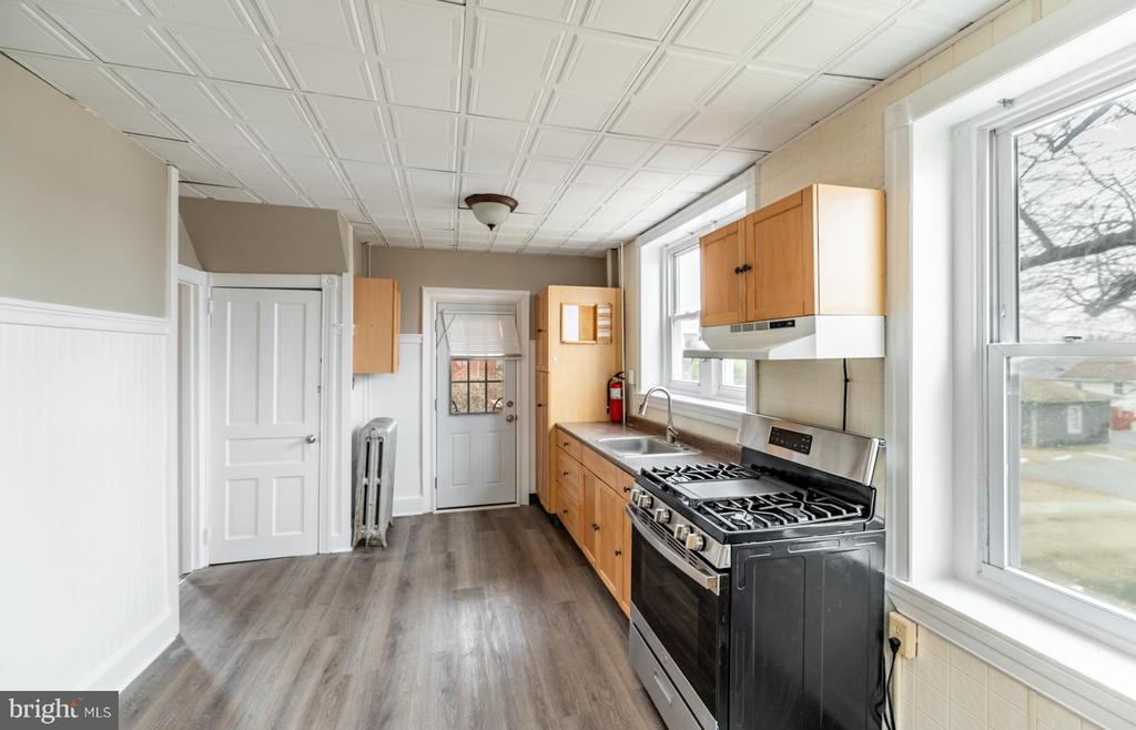 631 MAIN STREET Unit: APT #1