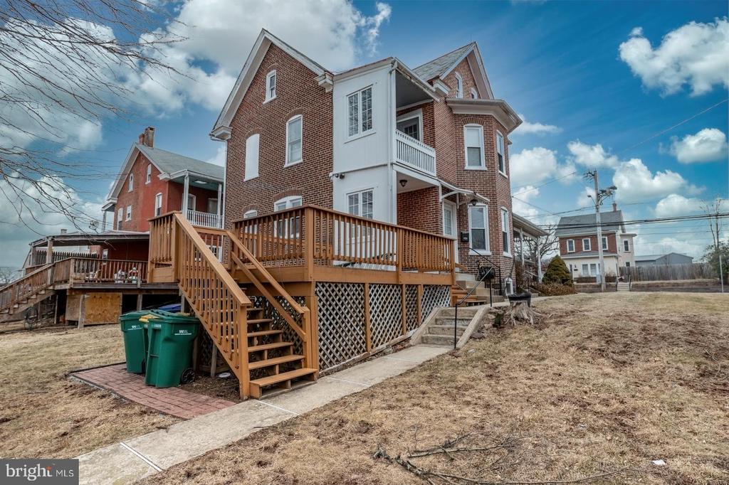 631 MAIN STREET Unit: APT #1