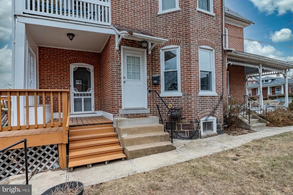 631 MAIN STREET Unit: APT #1