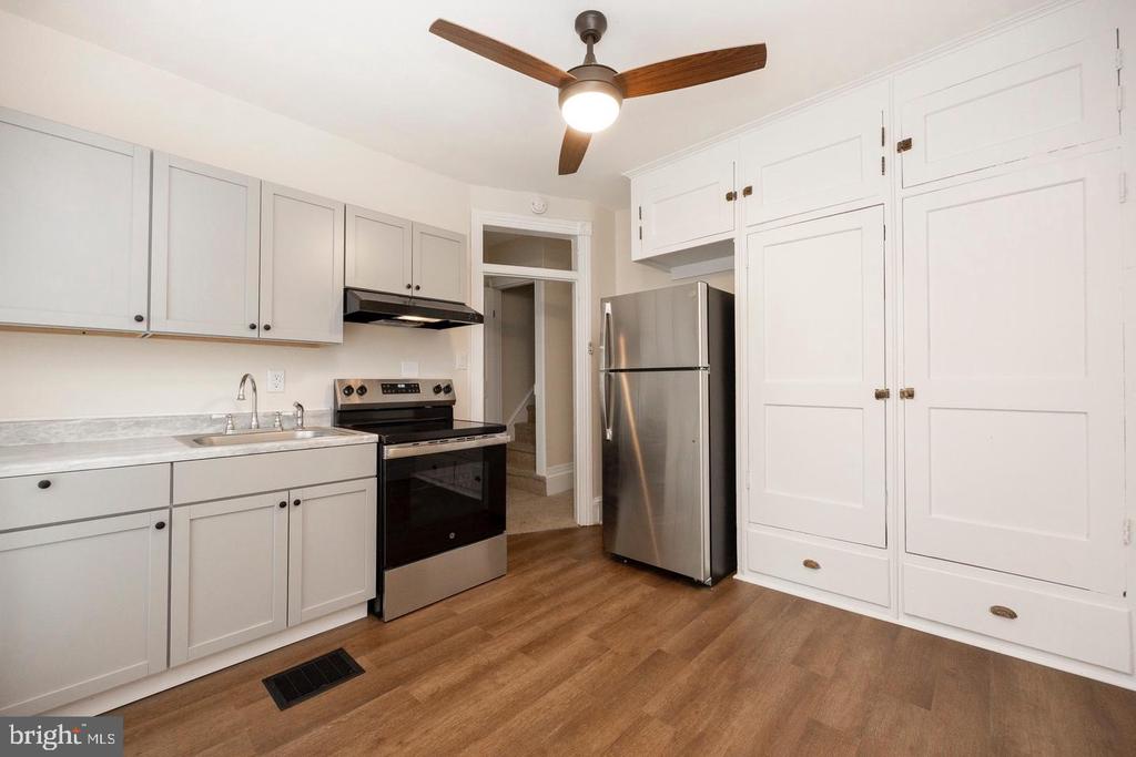 524 N FRANKLIN STREET Unit: APT 2