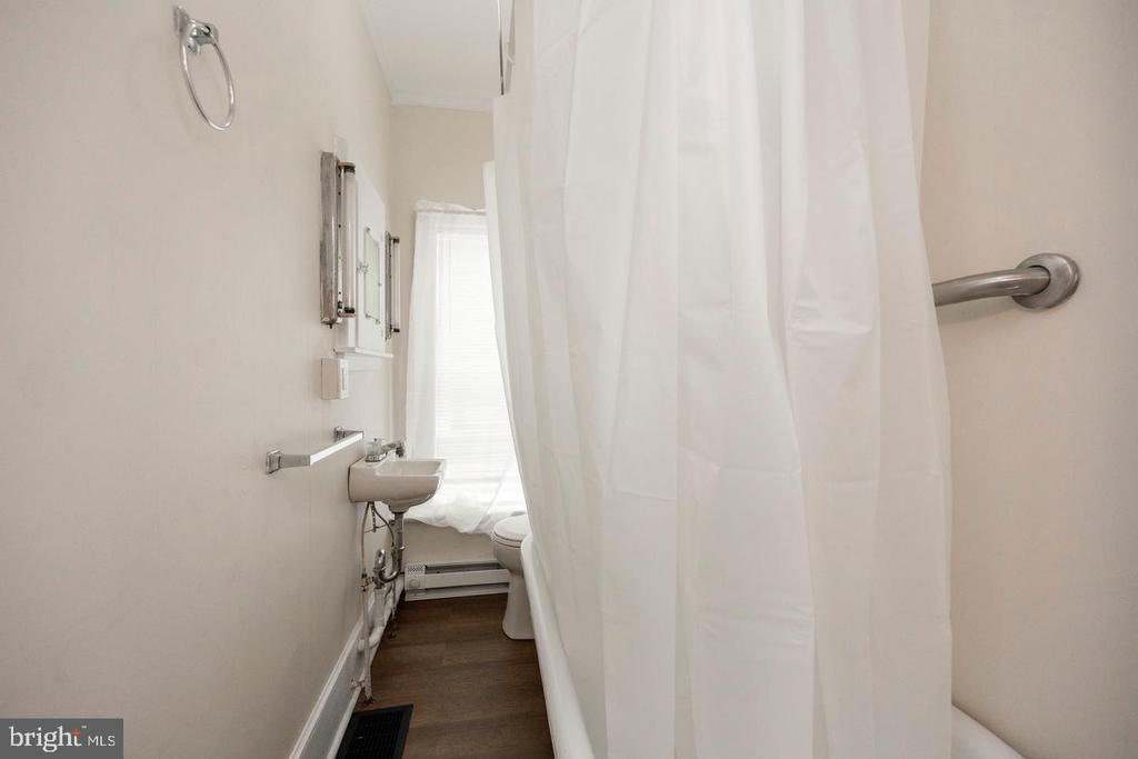524 N FRANKLIN STREET Unit: APT 2
