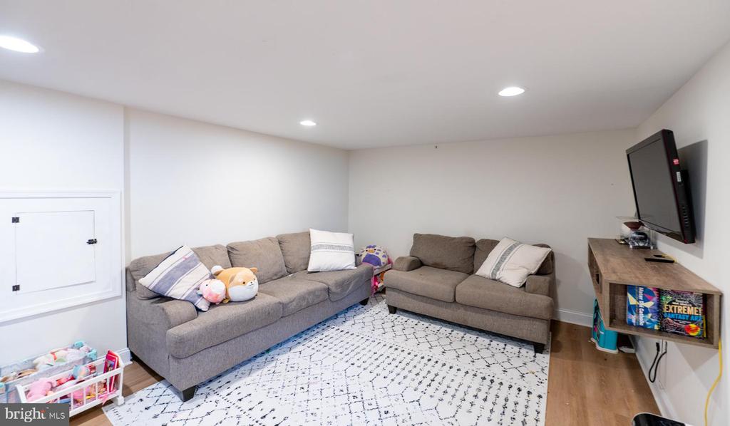 1113 E PROSPECT AVENUE