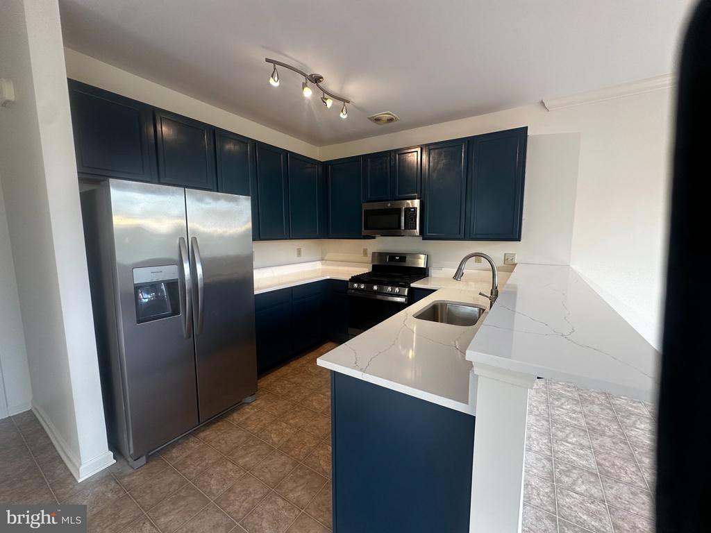 98 CRYSTAL LANE Unit: 98